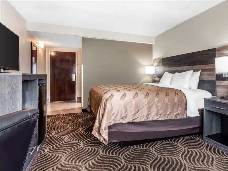 Quality Inn & Suites Солсбъри Екстериор снимка