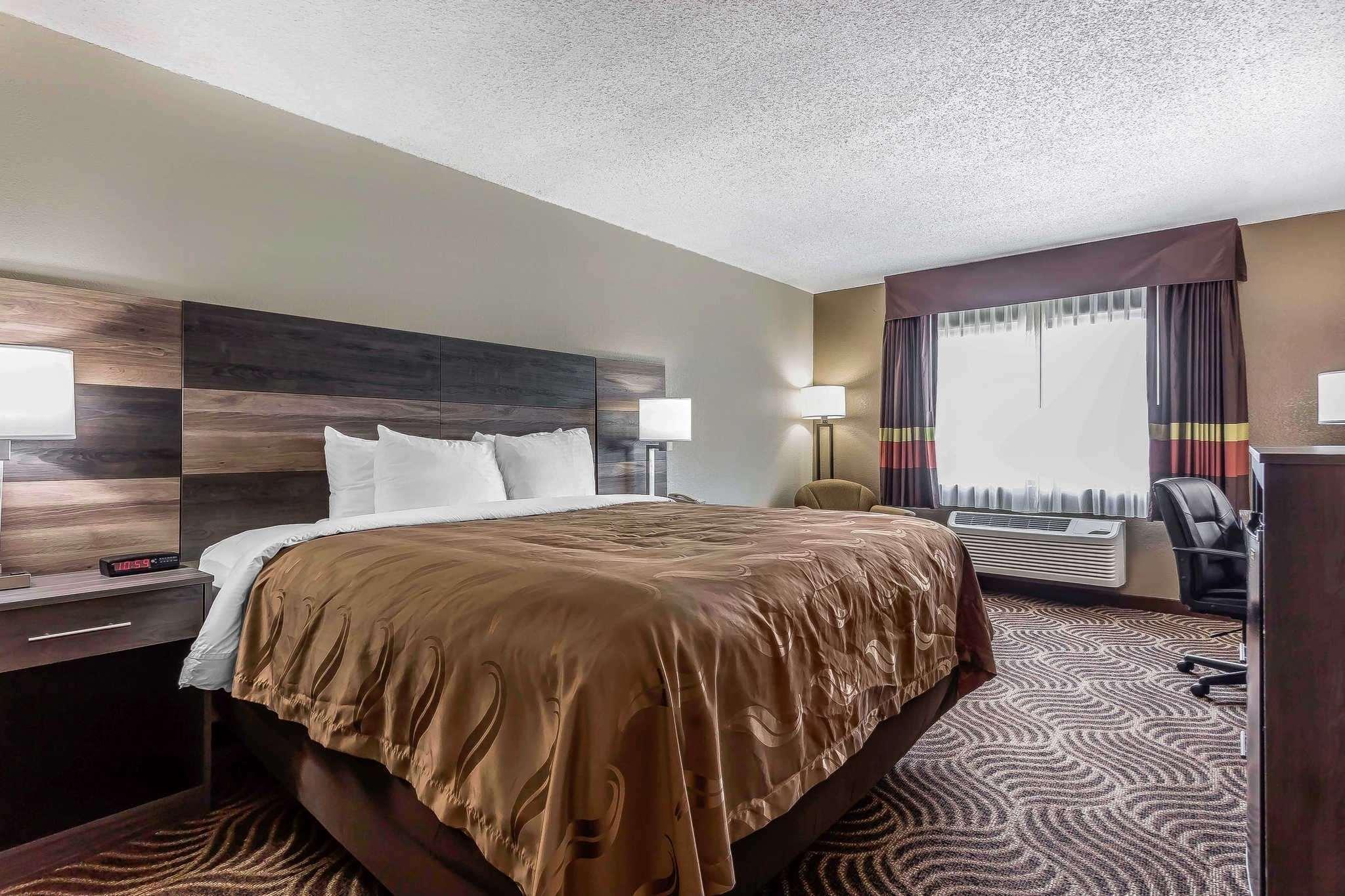 Quality Inn & Suites Солсбъри Екстериор снимка