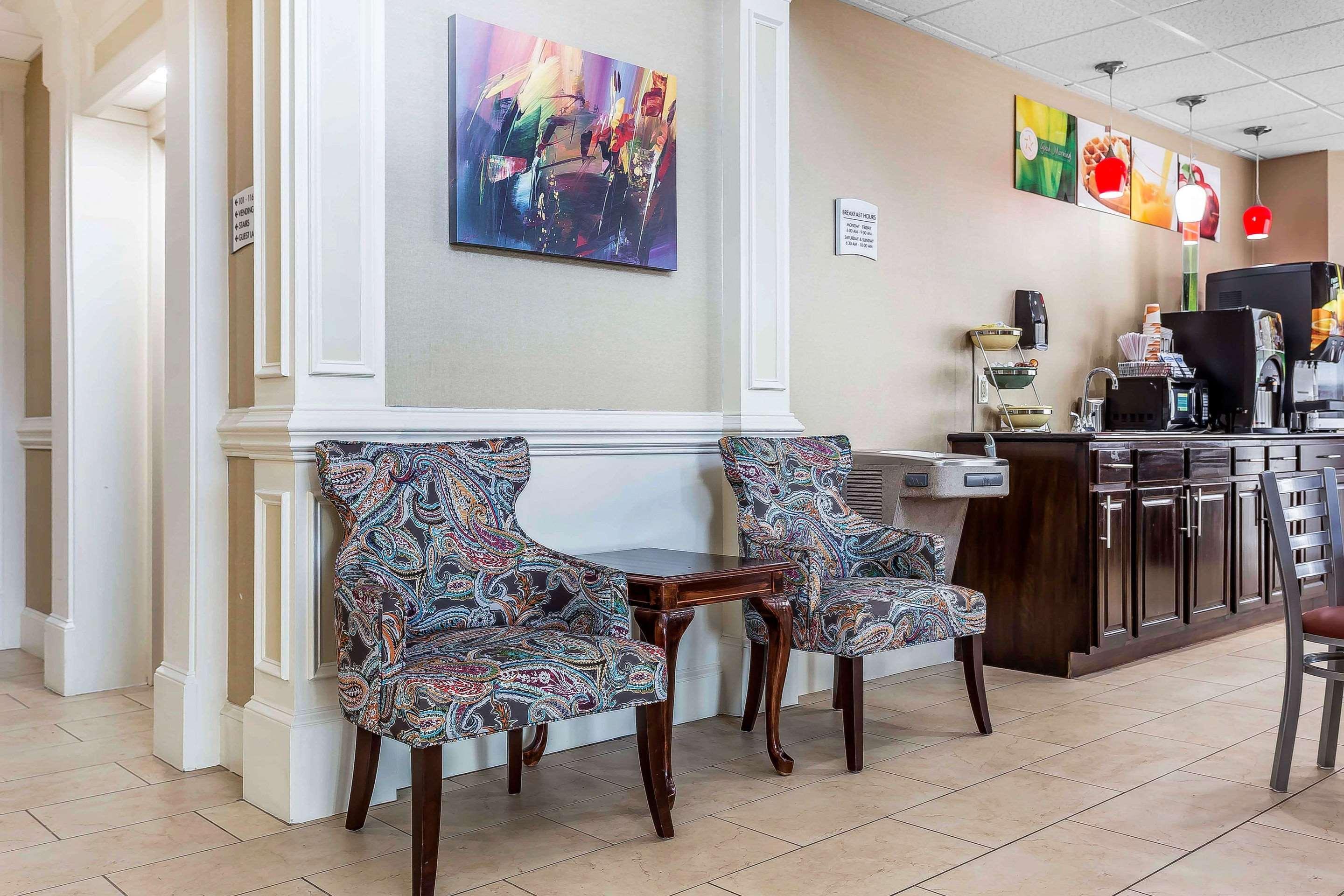 Quality Inn & Suites Солсбъри Екстериор снимка