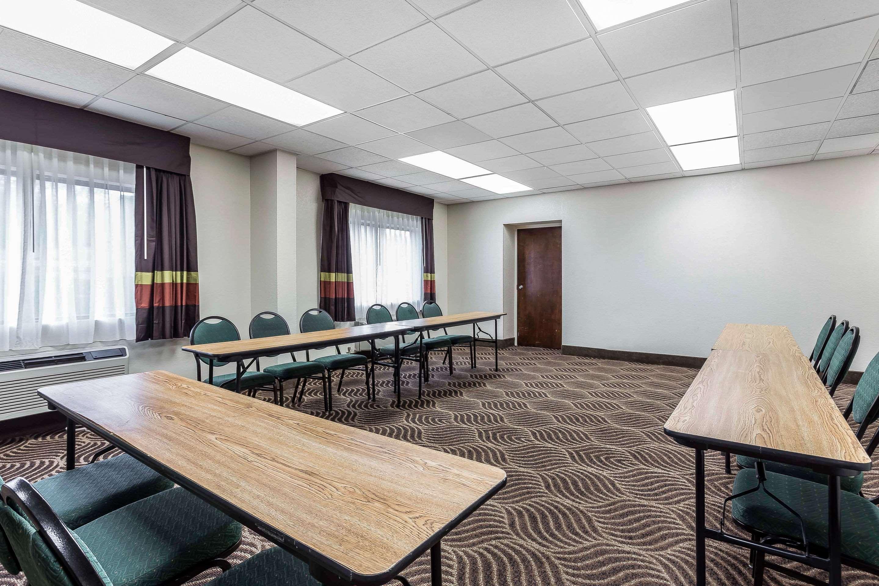 Quality Inn & Suites Солсбъри Екстериор снимка