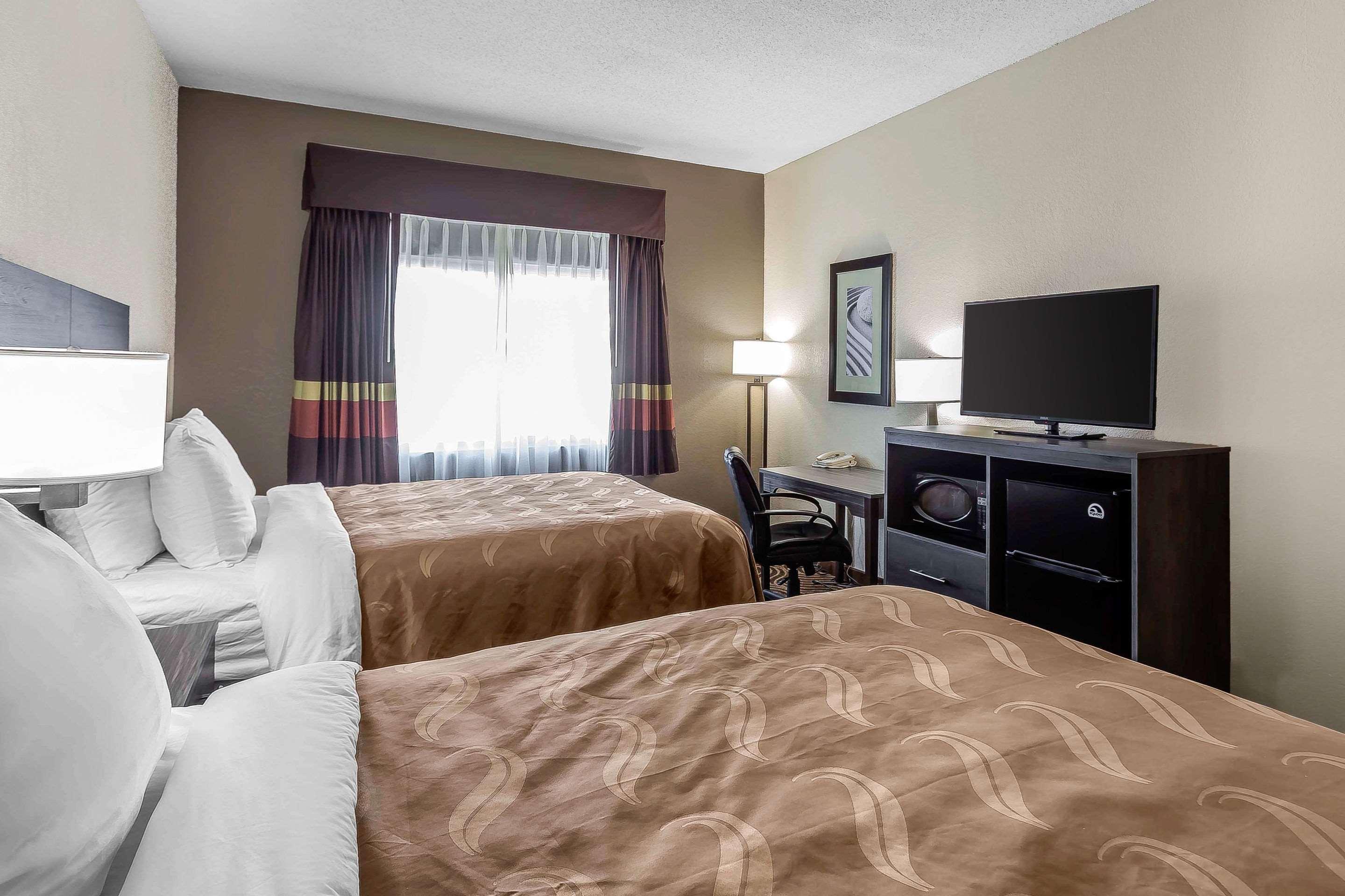Quality Inn & Suites Солсбъри Екстериор снимка