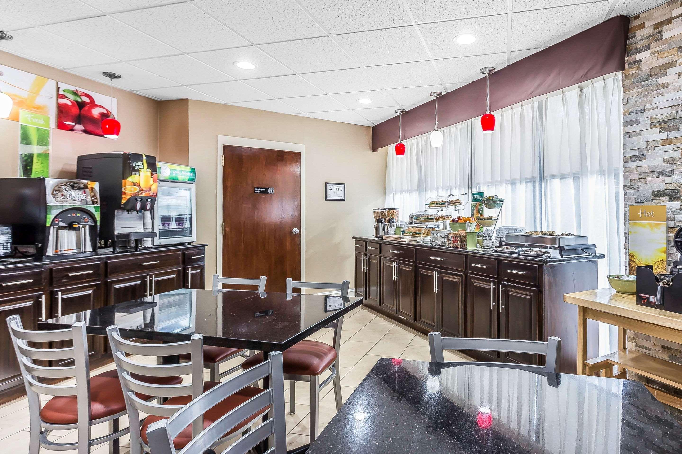 Quality Inn & Suites Солсбъри Екстериор снимка